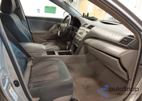 2008 Toyota Camry Le V6 z USA, uszkodzony, nr VIN 4T1BK46K28U060235